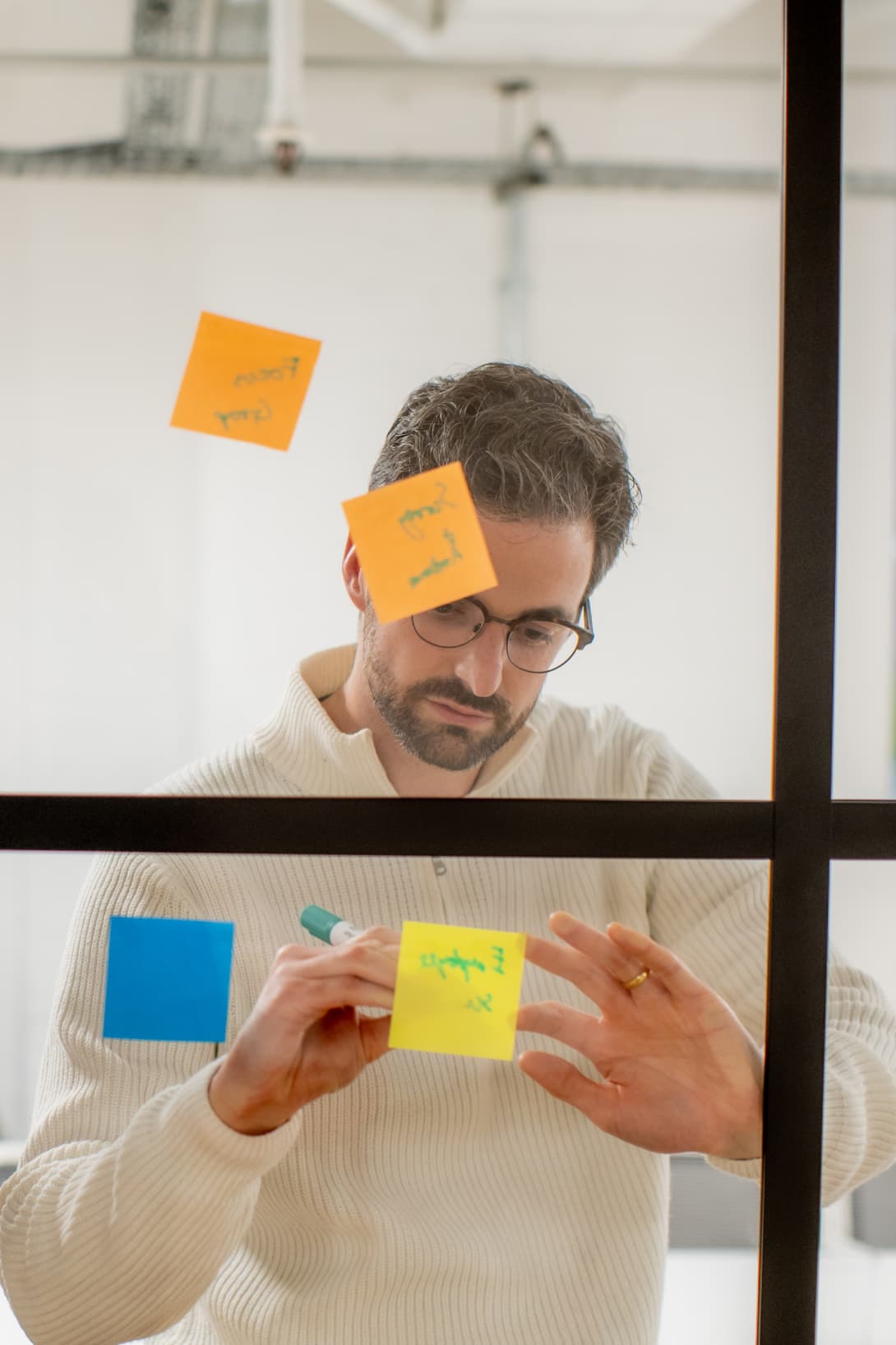 Strategic PR and Marketing Expert in B2B Tech 